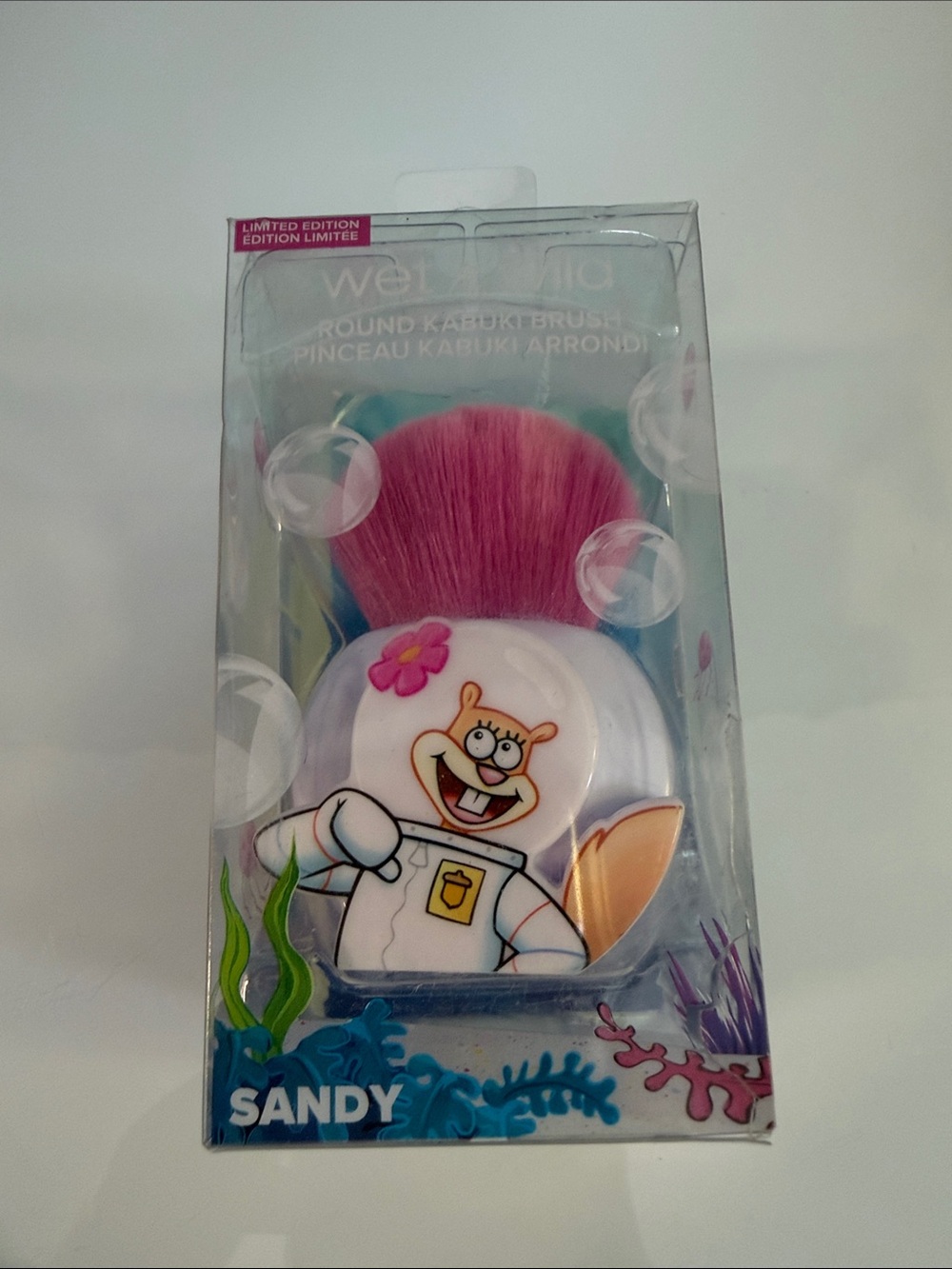 wet n wild Sandy Kabuki Brush with Pink Bristles